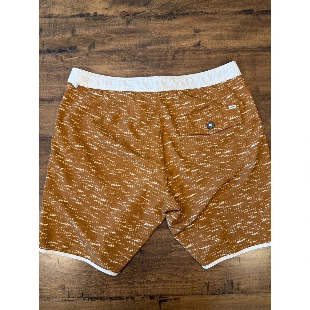 Vuori Cruise Board Shorts Mens 36 Brown White Dash Print Scalloped Swim Trunks
